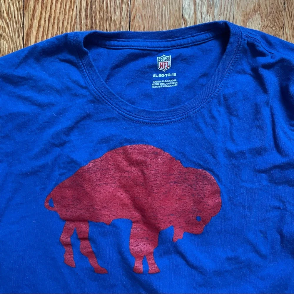 Buffalo Bills Taylor T-shirt Size XL or Womens Small - Picture 2 of 3